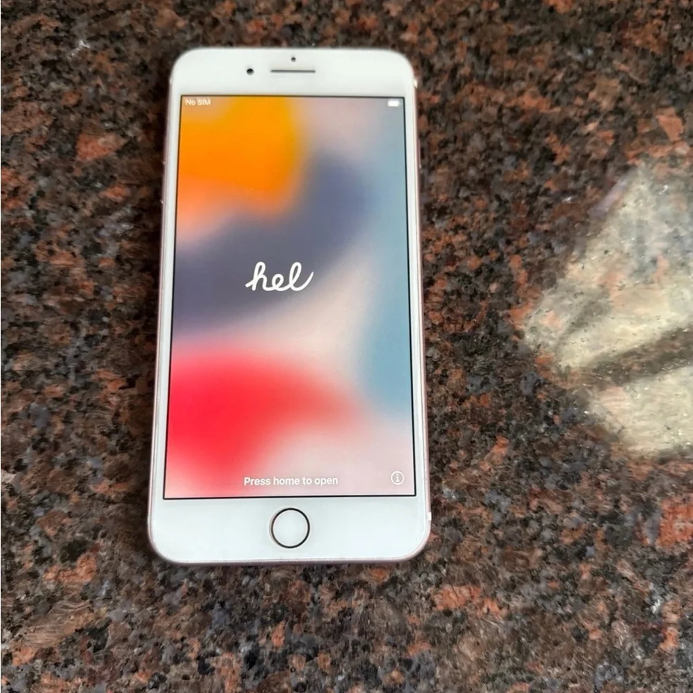 Apple iPhone in White and Gold